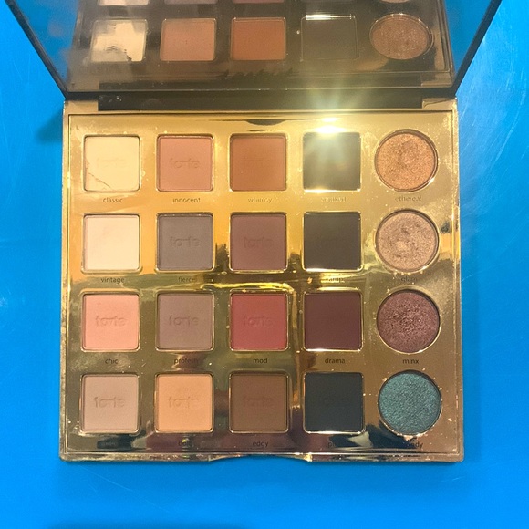 Tarte. Amazonian Clay Palette. Barely Used. - Picture 3 of 6